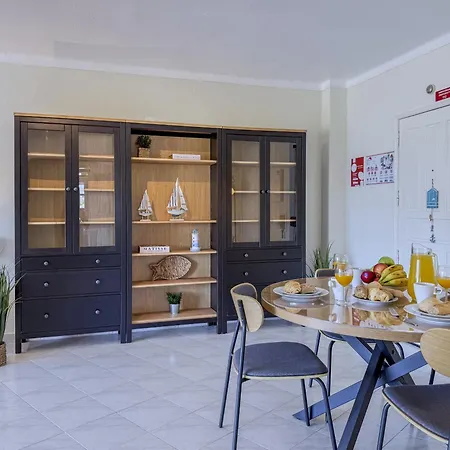 #411 Sunny 1br Near The * Albufeira