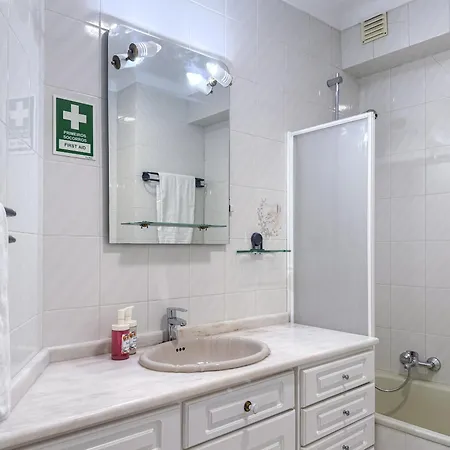 Apartament #411 Sunny 1br Near The