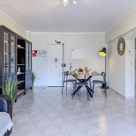 Apartament #411 Sunny 1br Near The