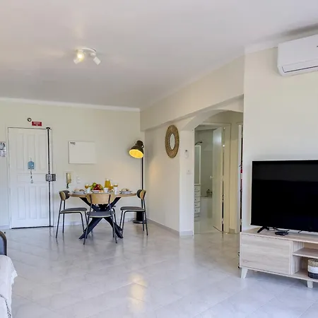 Apartament #411 Sunny 1br Near The